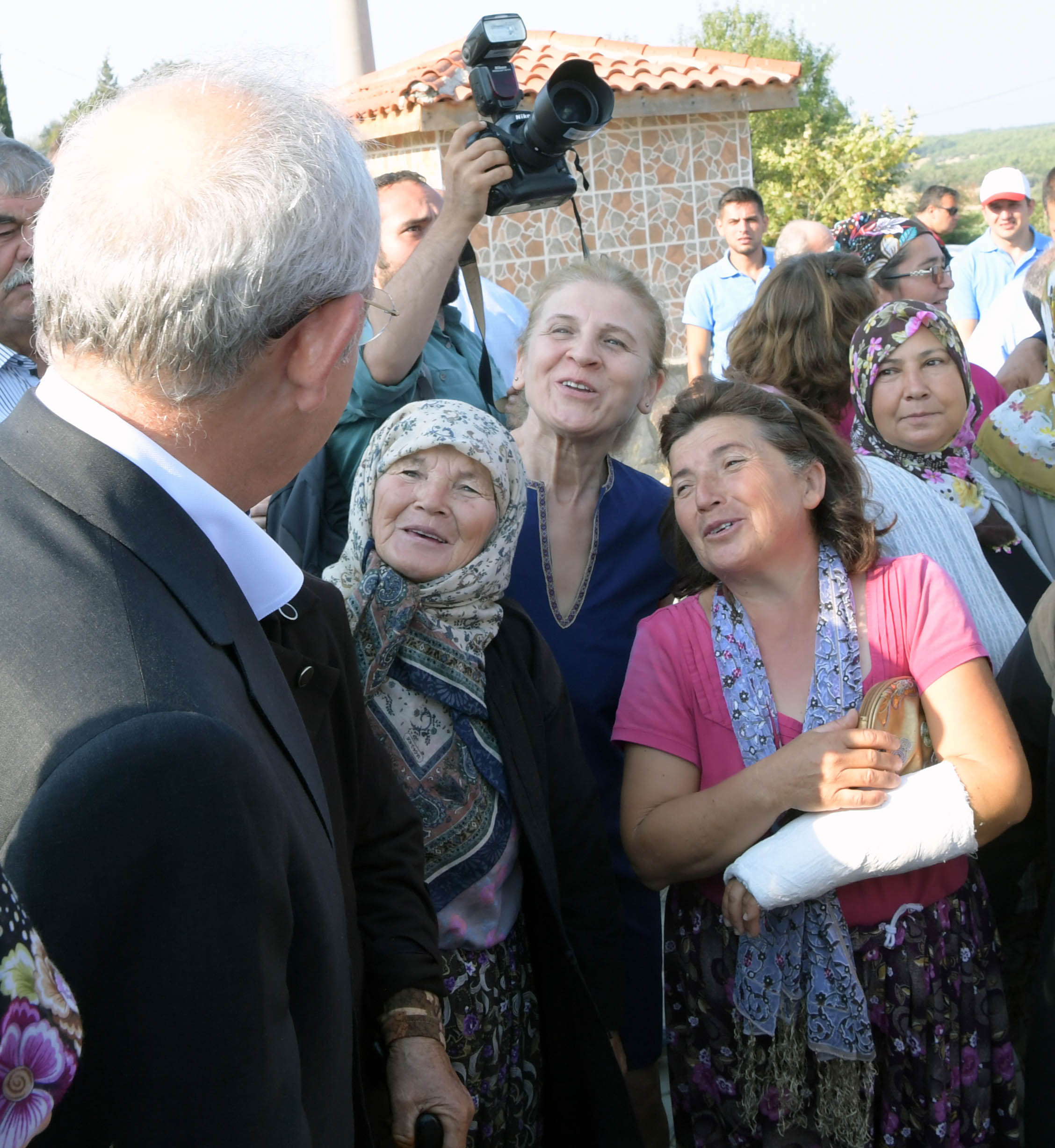 Kılıçdaroğlu Adalet Kurultayı'nın son gününde köylülerle kahvaltı y 5