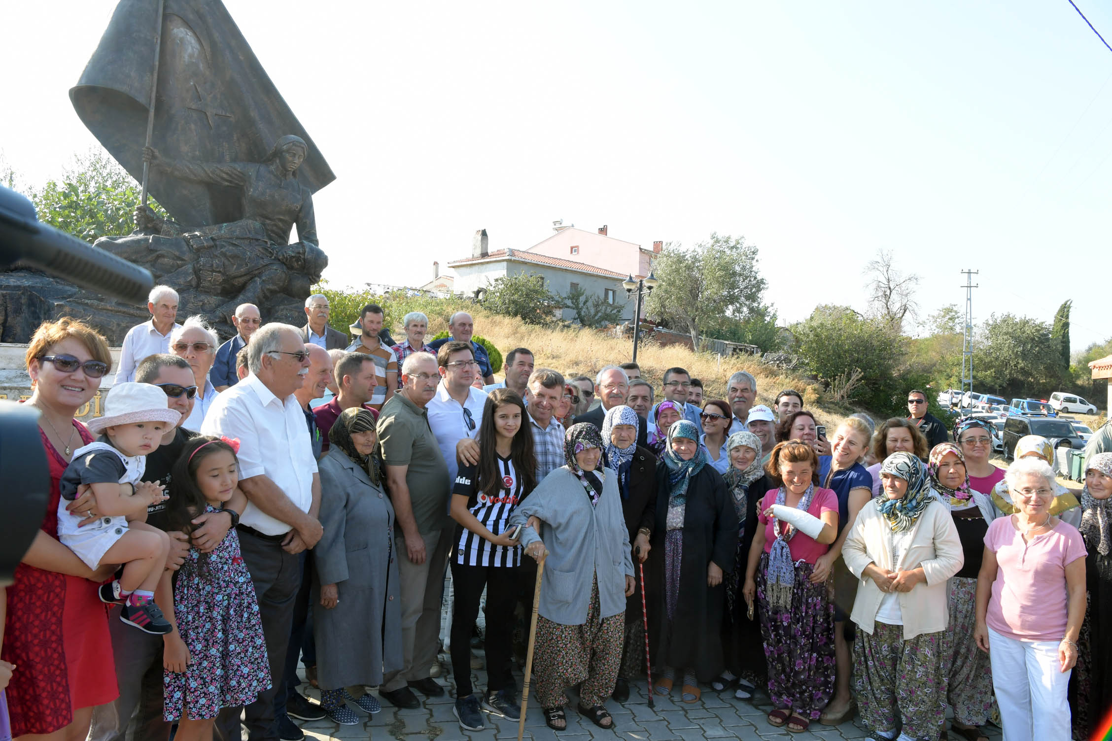 Kılıçdaroğlu Adalet Kurultayı'nın son gününde köylülerle kahvaltı y 6