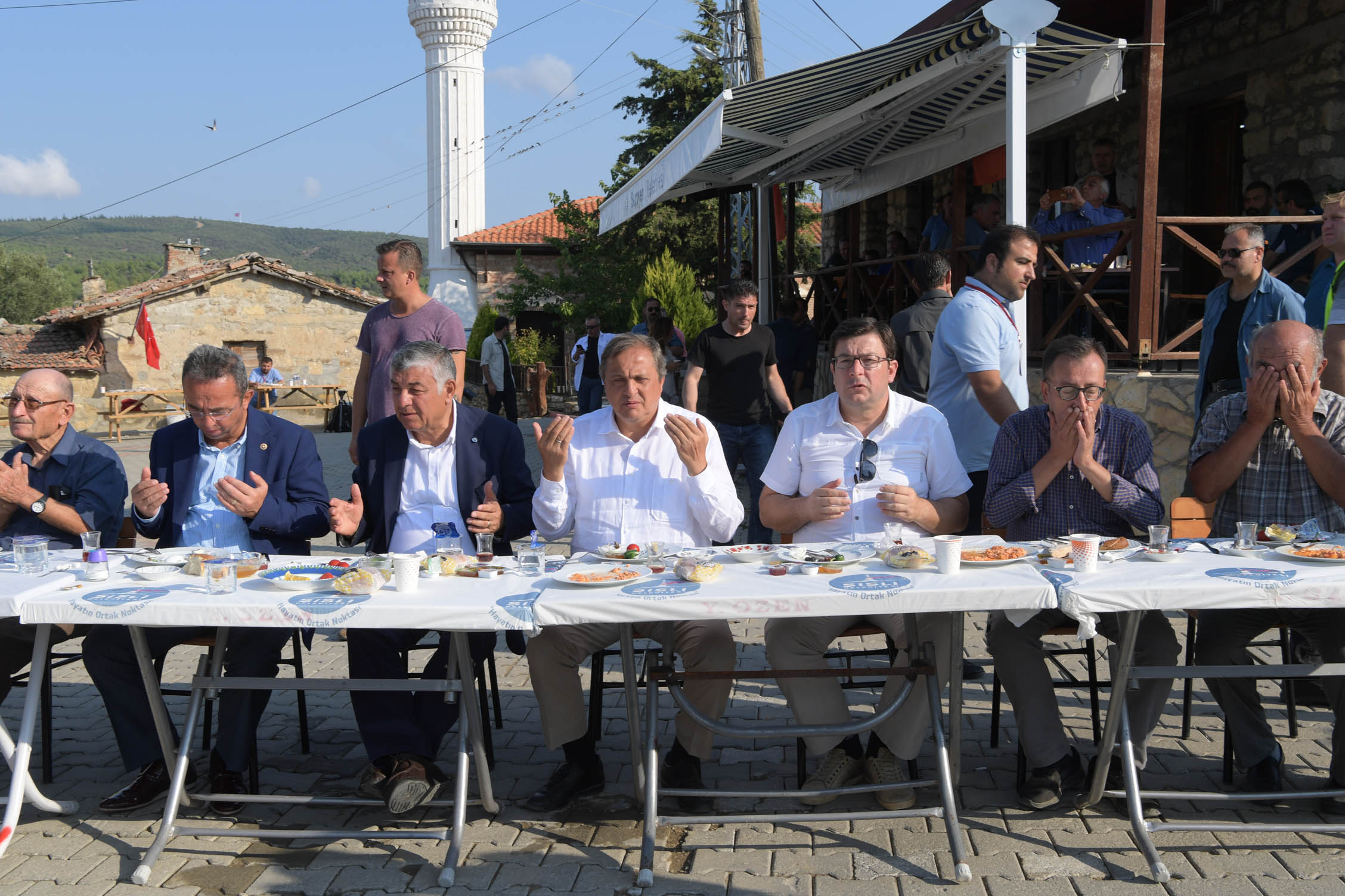 Kılıçdaroğlu Adalet Kurultayı'nın son gününde köylülerle kahvaltı y 8