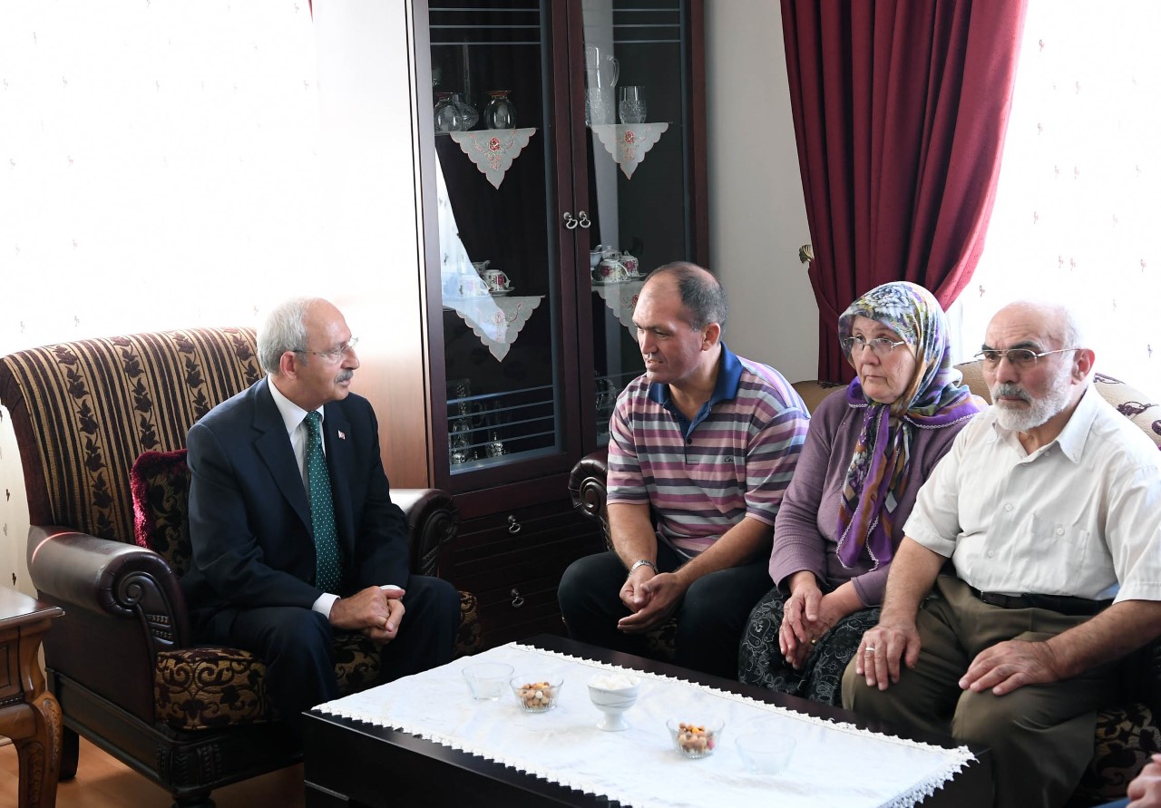 Kılıçdaroğlu'ndan Aybüke Öğretmen'in ailesine taziye ziyareti 1