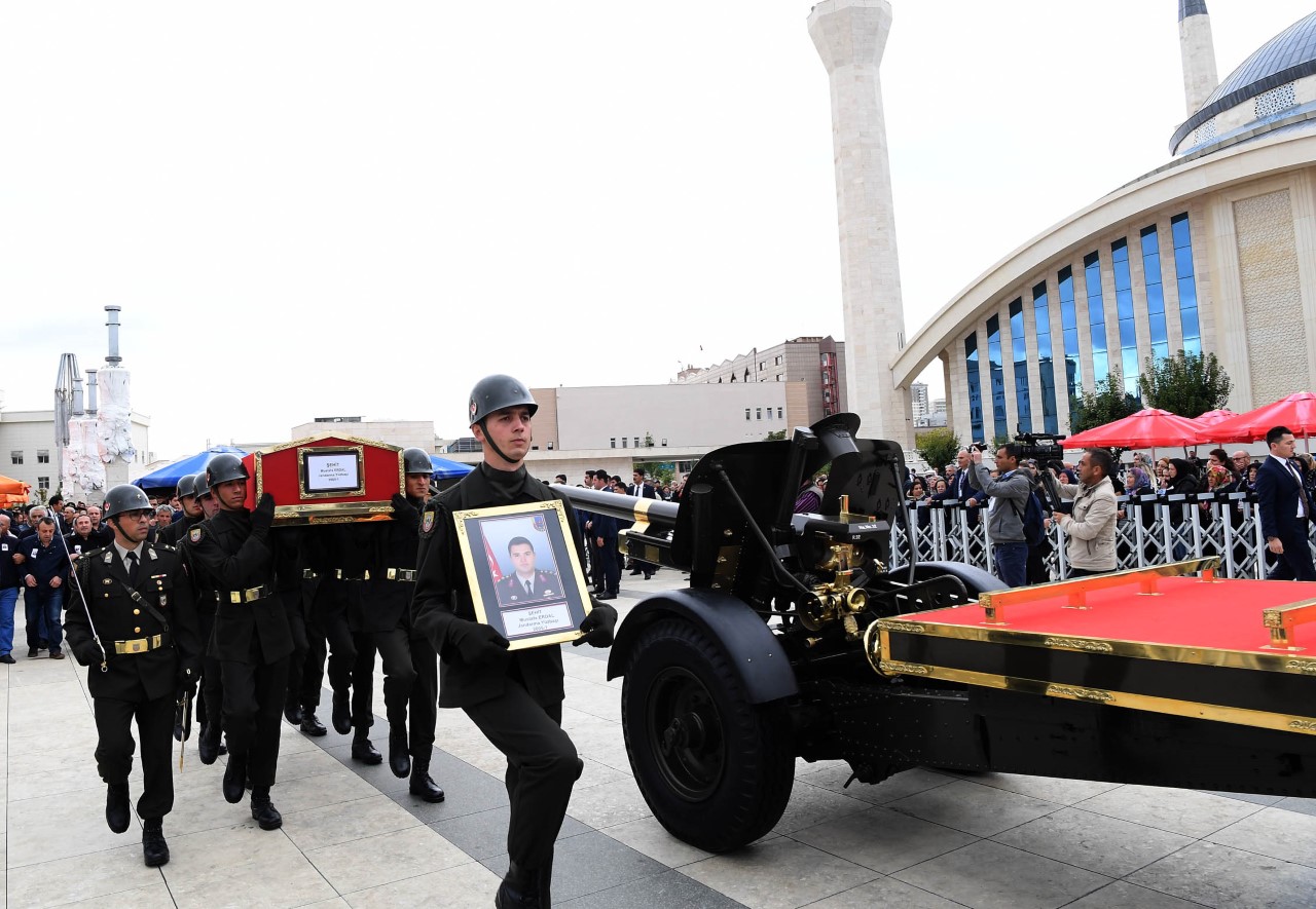 Şehit Yüzbaşı'nın cenaze töreni devletin zirvesini buluşturdu 11