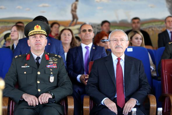 CHP Lideri Kemal Kılıçdaroğlu, oğlunun yemin törenine katıldı 2