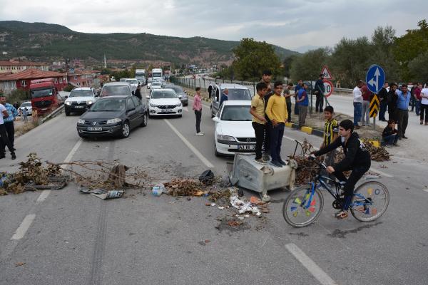 Karabük'te köylülerden yol kapatma eylemi 2