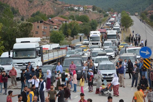 Karabük'te köylülerden yol kapatma eylemi 8