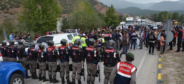 Karabük'te köylülerden yol kapatma eylemi 9