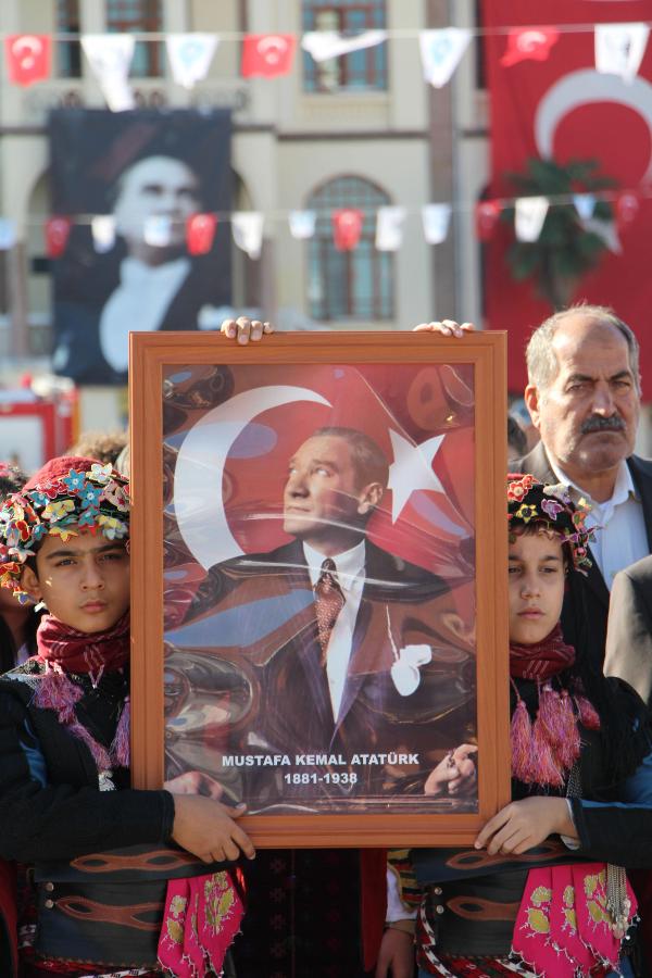 Atatürk'ün Manisa'ya gelişinin yıl dönümü coşkuyla kutlandı 10