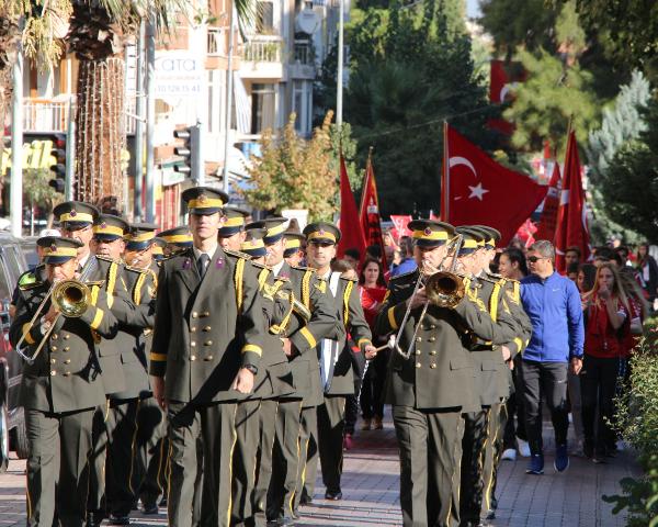 Atatürk'ün Manisa'ya gelişinin yıl dönümü coşkuyla kutlandı 3
