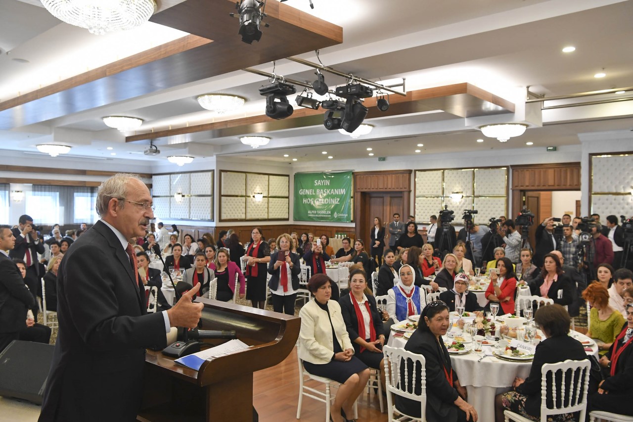 CHP Genel Başkanı Kemal Kılıçdaroğlu kadın muhtarlarla biraraya geldi 13