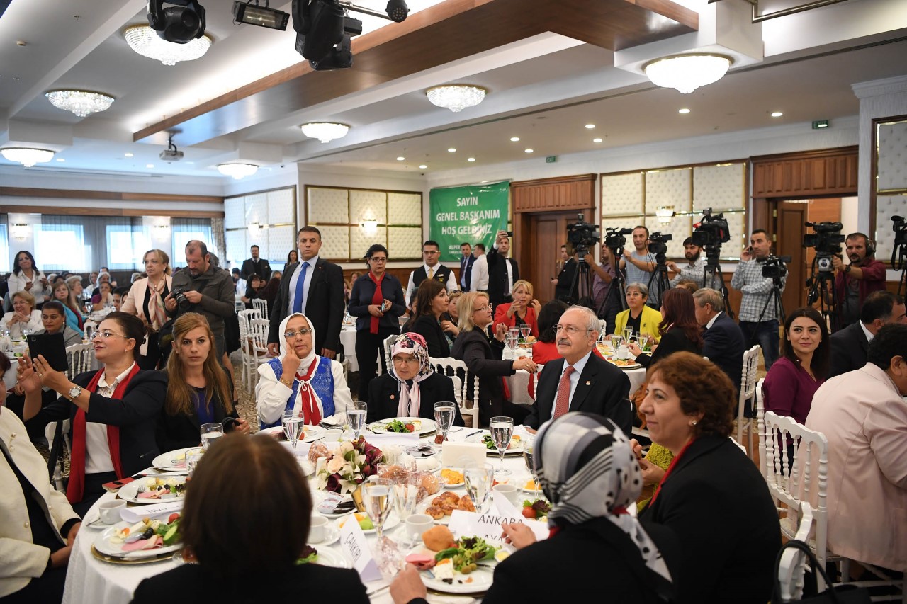 CHP Genel Başkanı Kemal Kılıçdaroğlu kadın muhtarlarla biraraya geldi 22