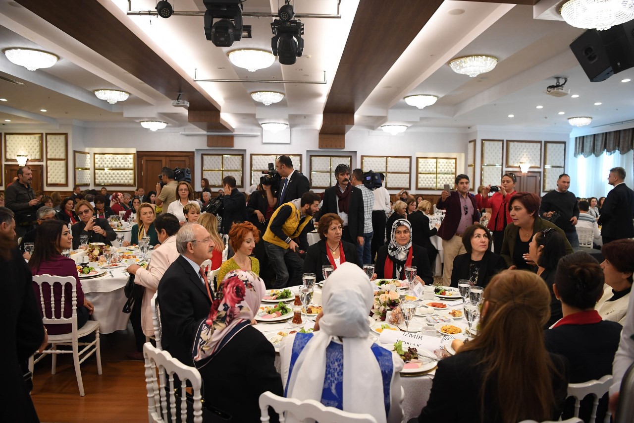 CHP Genel Başkanı Kemal Kılıçdaroğlu kadın muhtarlarla biraraya geldi 24
