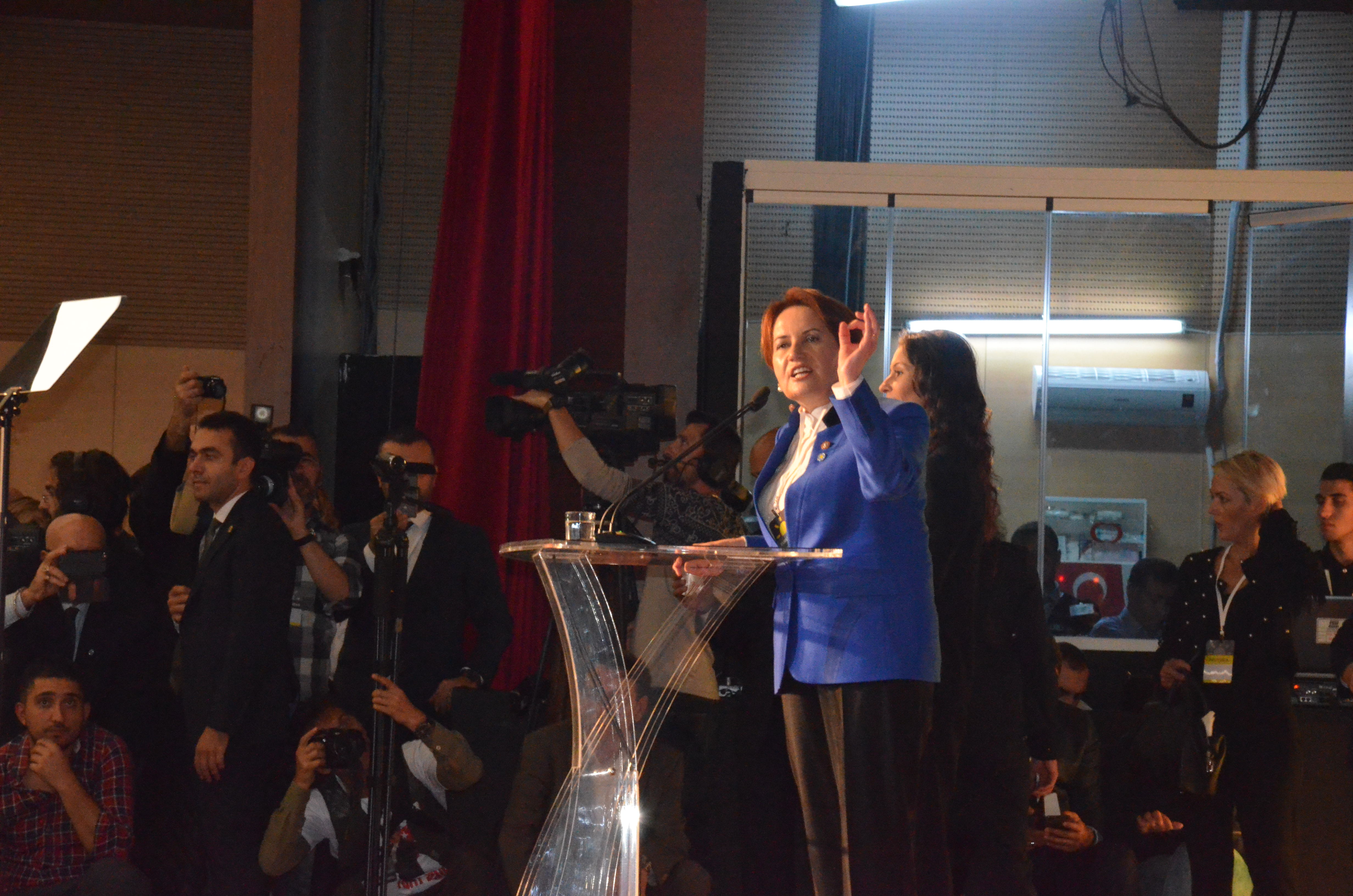 Meral Akşener'in İYİ Parti'yi anlattığı toplantıdan kareler! 15