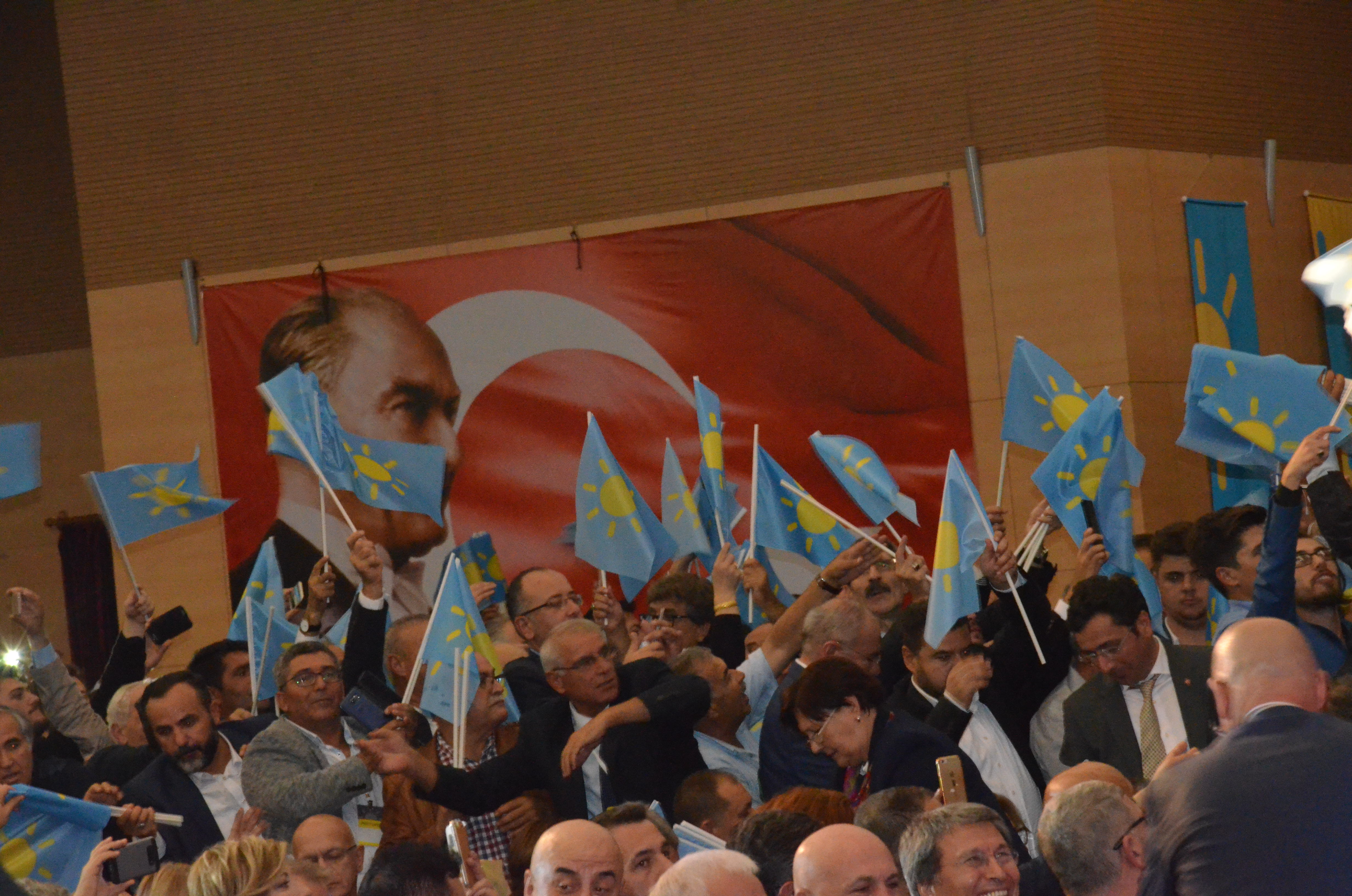 Meral Akşener'in İYİ Parti'yi anlattığı toplantıdan kareler! 21