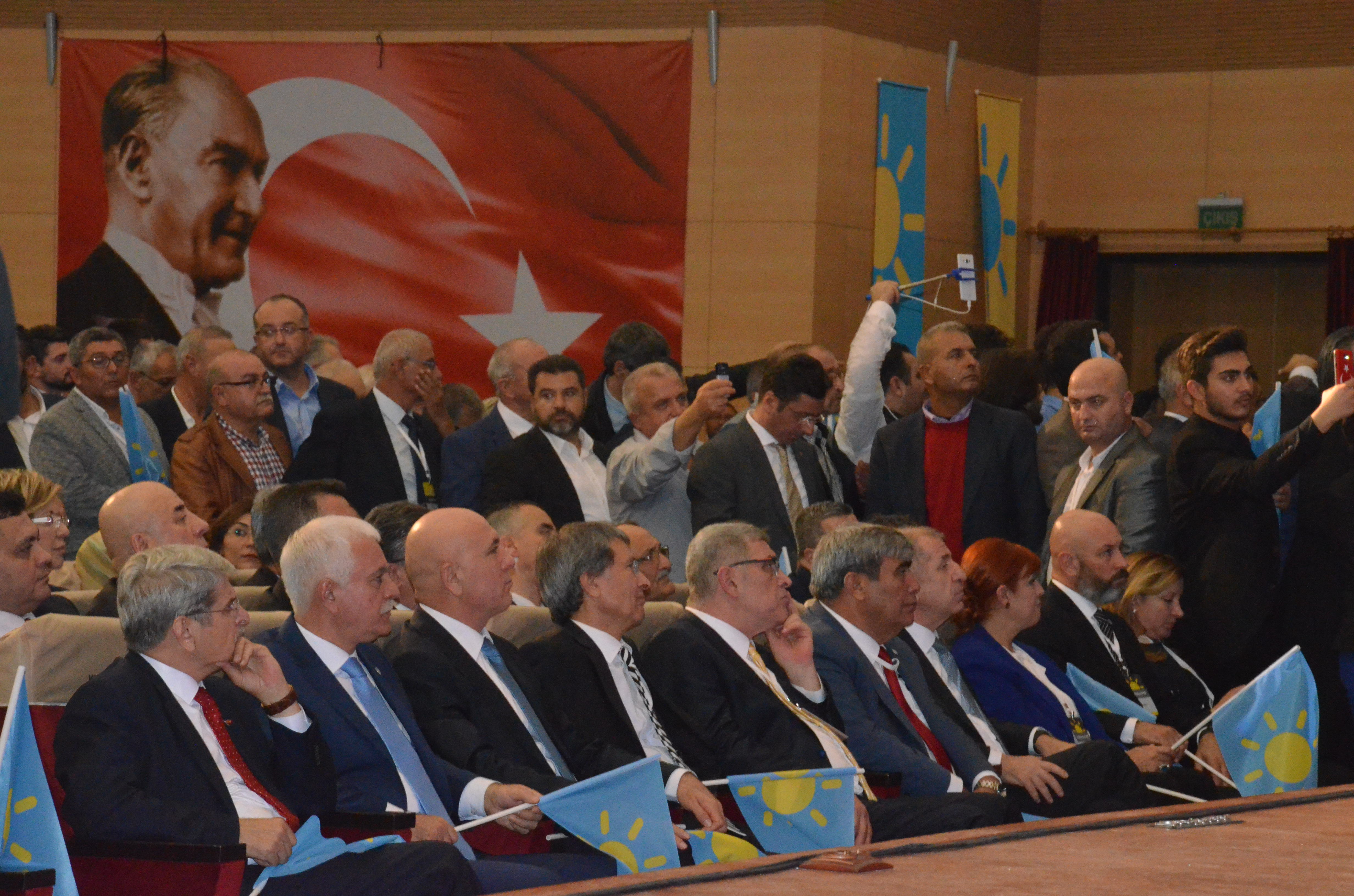 Meral Akşener'in İYİ Parti'yi anlattığı toplantıdan kareler! 26