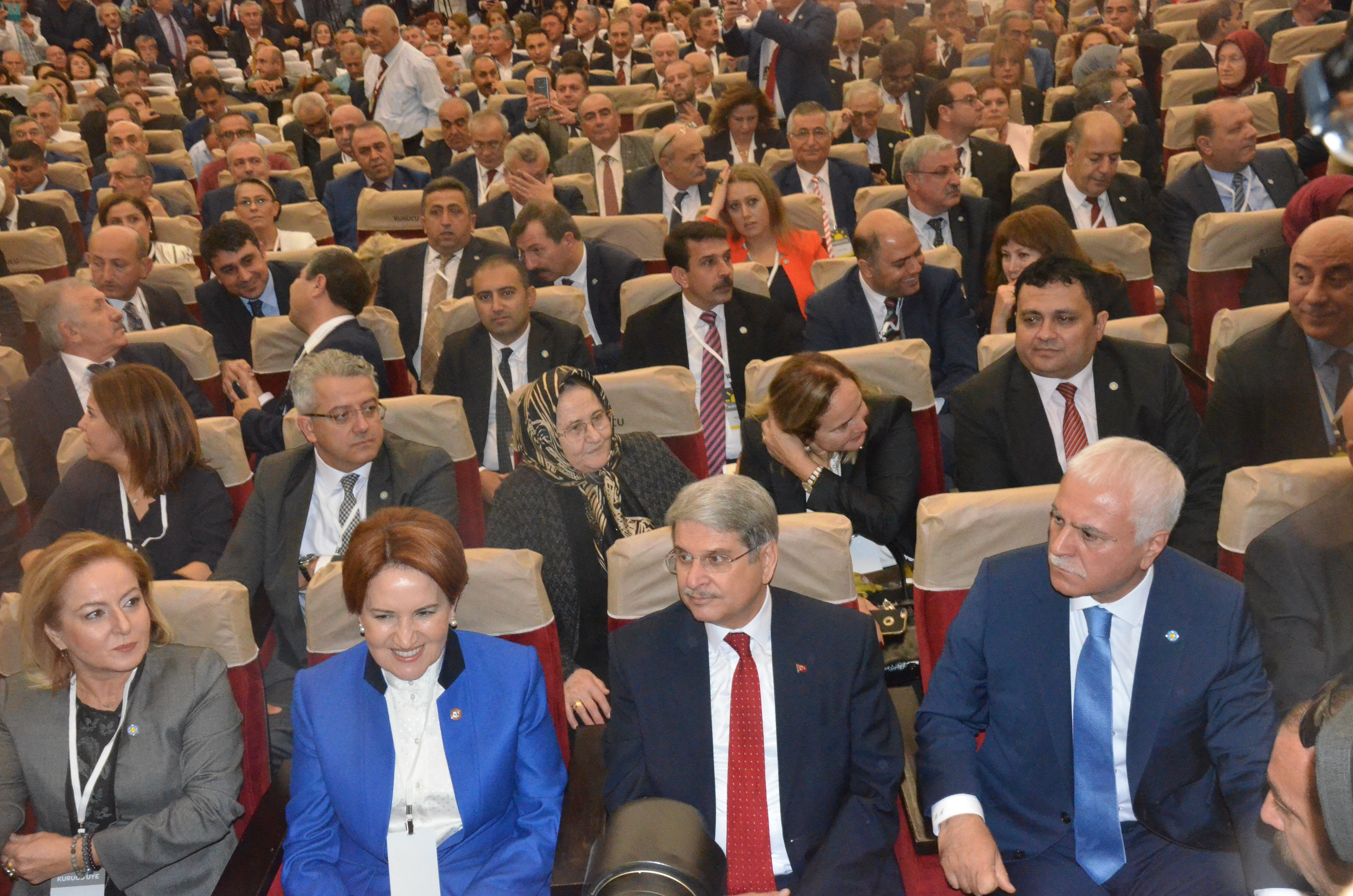 Meral Akşener'in İYİ Parti'yi anlattığı toplantıdan kareler! 40