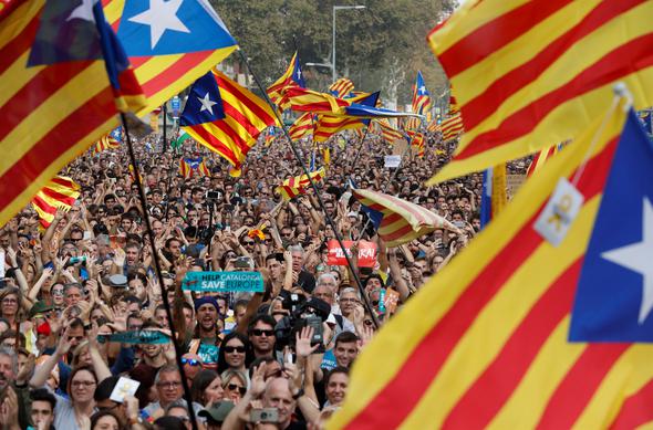 Bağımsızlık ilan edildi, Katalanlar sokaklara böyle döküldü! İlk kareler 4