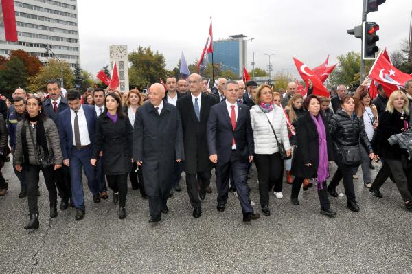 CHP'liler Cumhuriyet'in 94. yılında Anıtkabir'e yürüdü 2