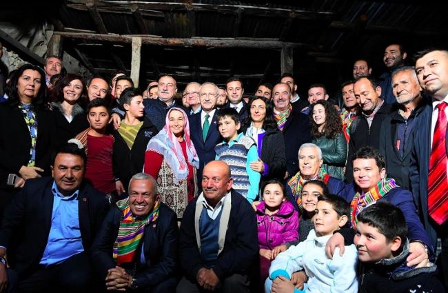 Kılıçdaroğlu, Çöreler Köyü'nde köylülerle birlikte 2