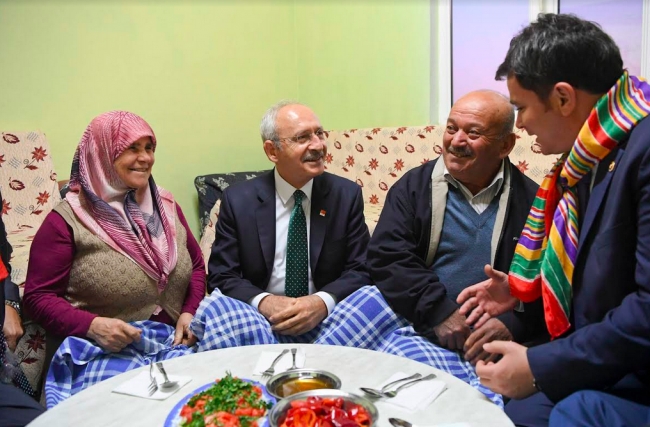Kılıçdaroğlu, Çöreler Köyü'nde köylülerle birlikte 4
