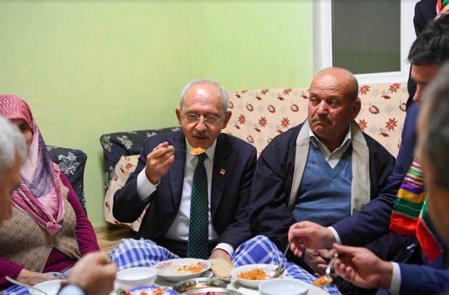 Kılıçdaroğlu, Çöreler Köyü'nde köylülerle birlikte 6