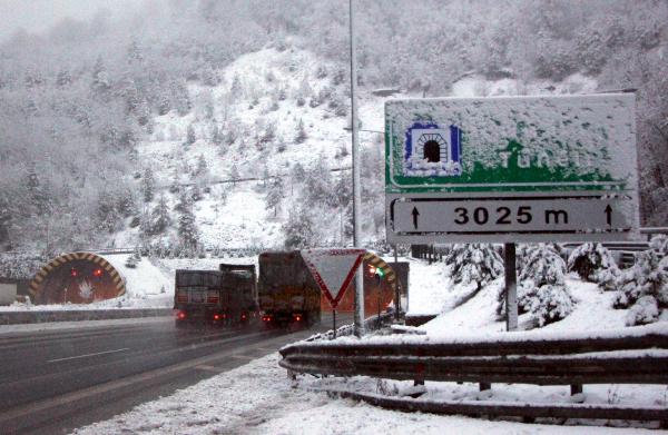 Bolu Dağı'nda kar, ulaşımı zorlaştırdı 10