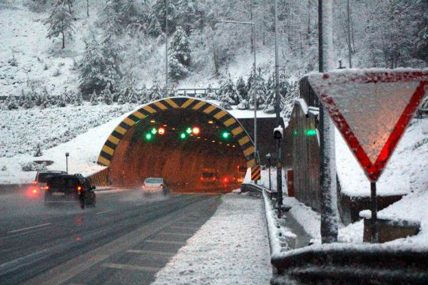 Bolu Dağı'nda kar, ulaşımı zorlaştırdı 11