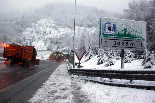 Bolu Dağı'nda kar, ulaşımı zorlaştırdı 14