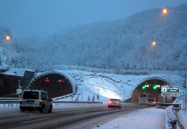 Bolu Dağı'nda kar, ulaşımı zorlaştırdı 4
