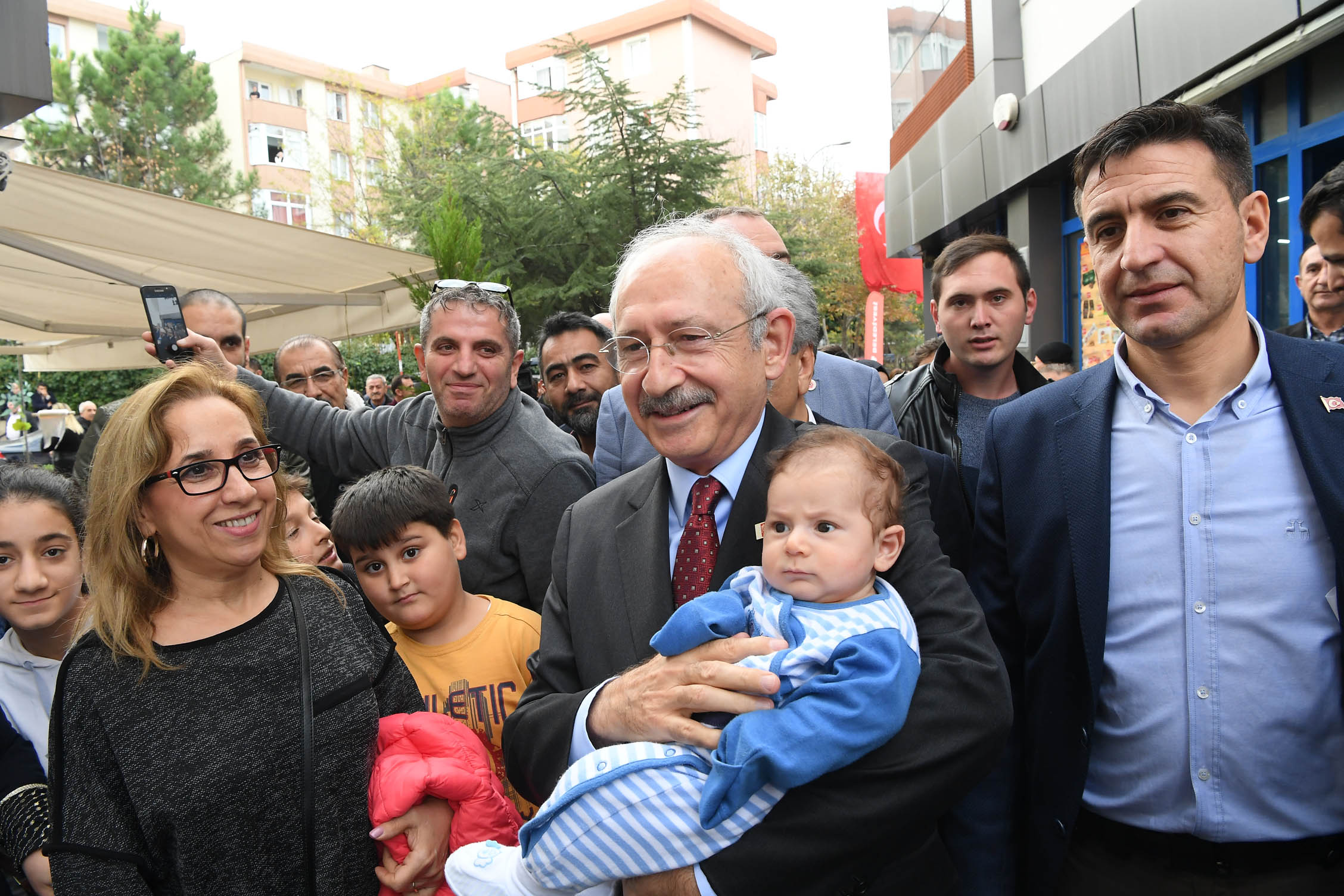 Kılıçdaroğlu, Gürpınar'da kadınlarla bir araya geldi 16