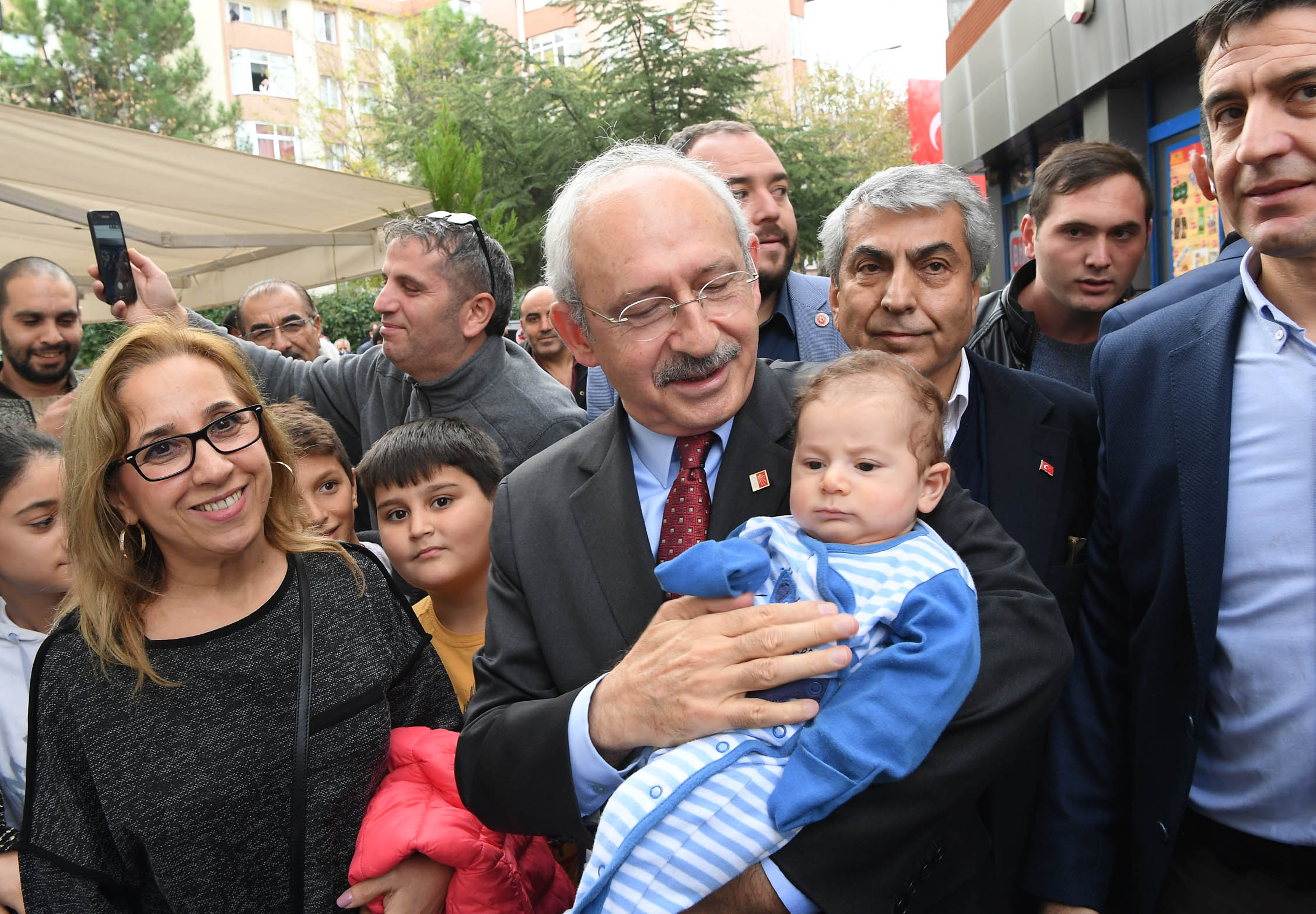 Kılıçdaroğlu, Gürpınar'da kadınlarla bir araya geldi 17