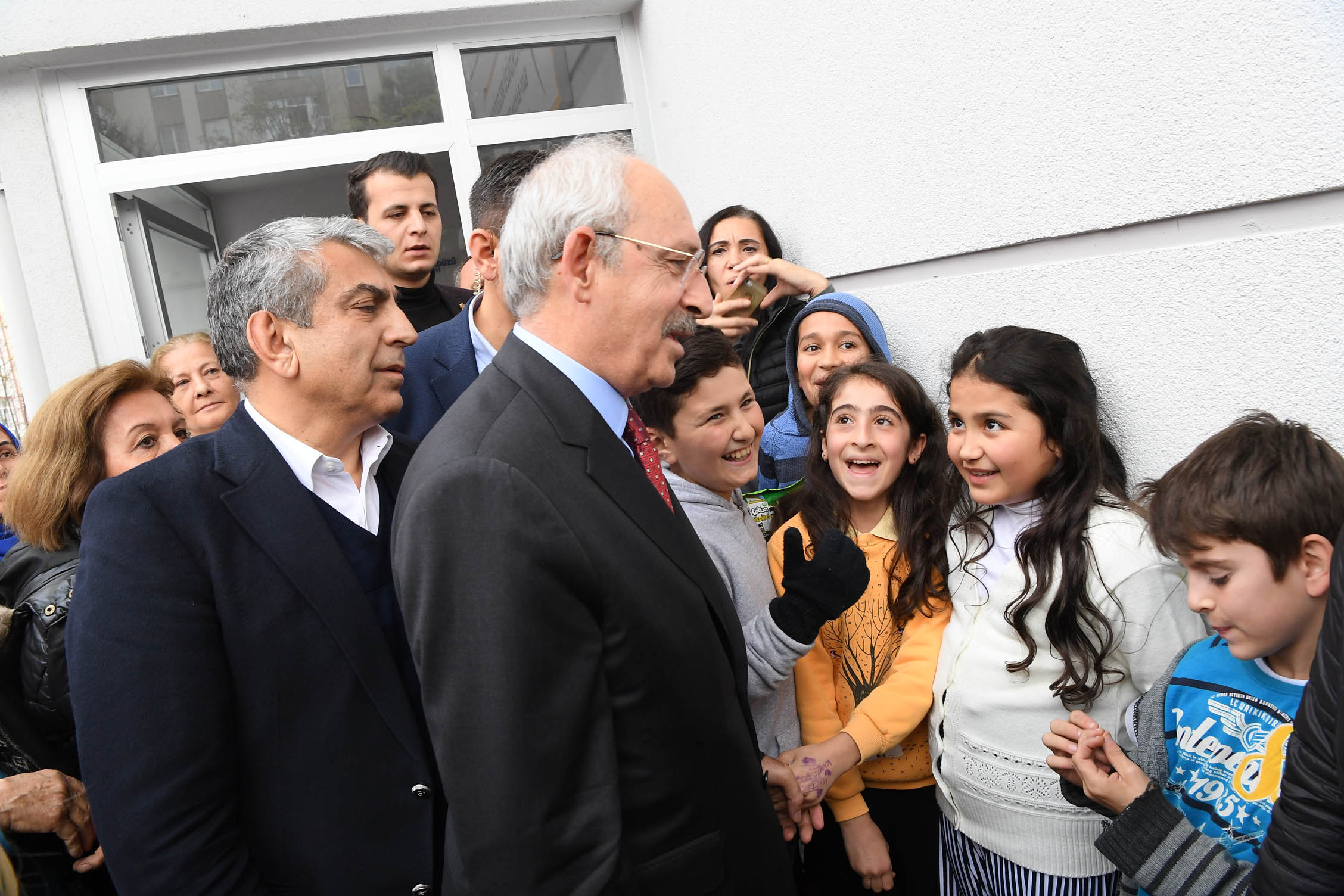 Kılıçdaroğlu, Gürpınar'da kadınlarla bir araya geldi 18