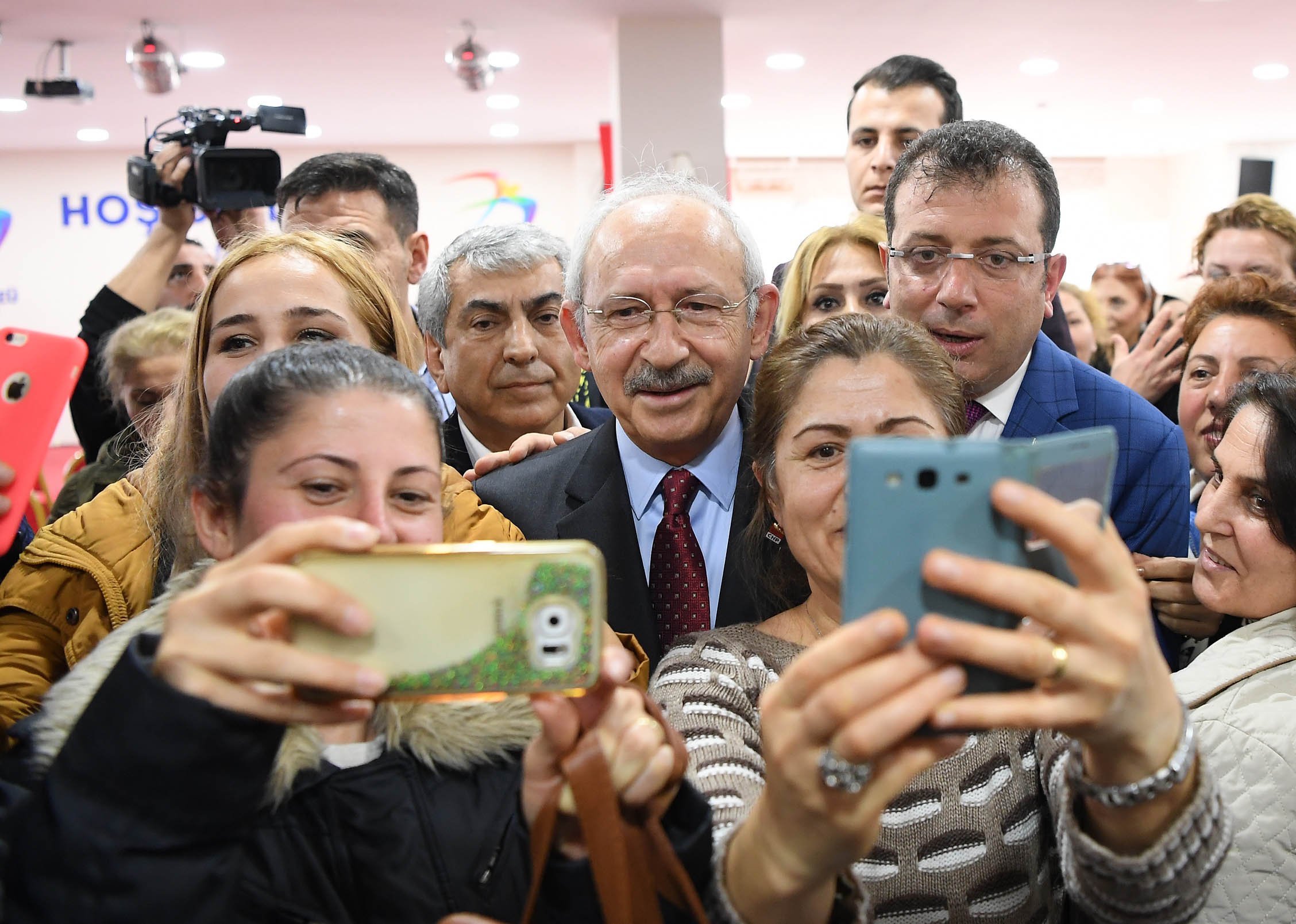 Kılıçdaroğlu, Gürpınar'da kadınlarla bir araya geldi 20