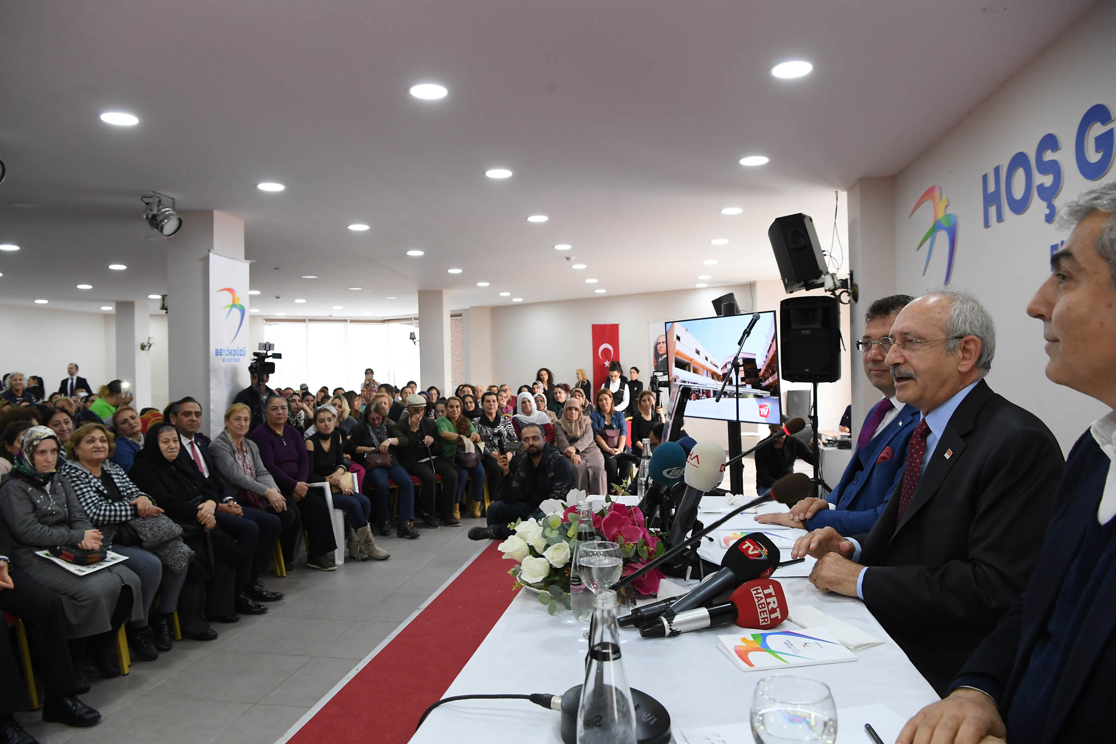 Kılıçdaroğlu, Gürpınar'da kadınlarla bir araya geldi 21