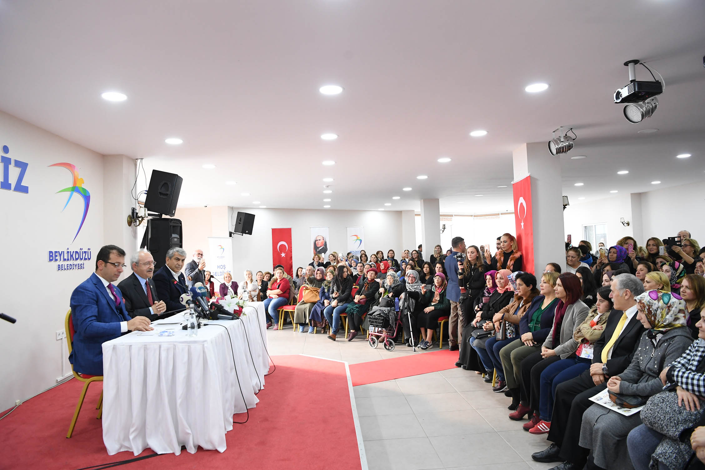 Kılıçdaroğlu, Gürpınar'da kadınlarla bir araya geldi 25