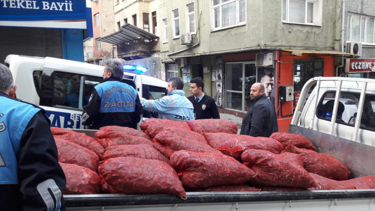 İstanbul'daki 2 tonluk "merdiven altı midye dolma operasyonu&q 11