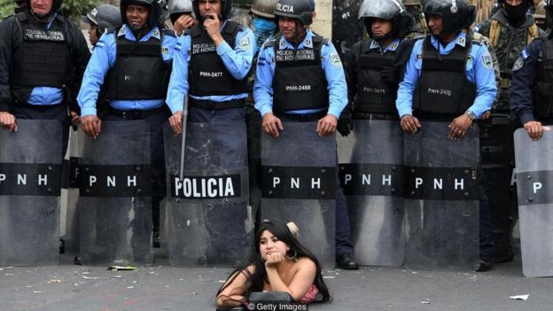Dünyanın dört bir yanından fotoğraflarla, simgeleşen kadın protestocular 3
