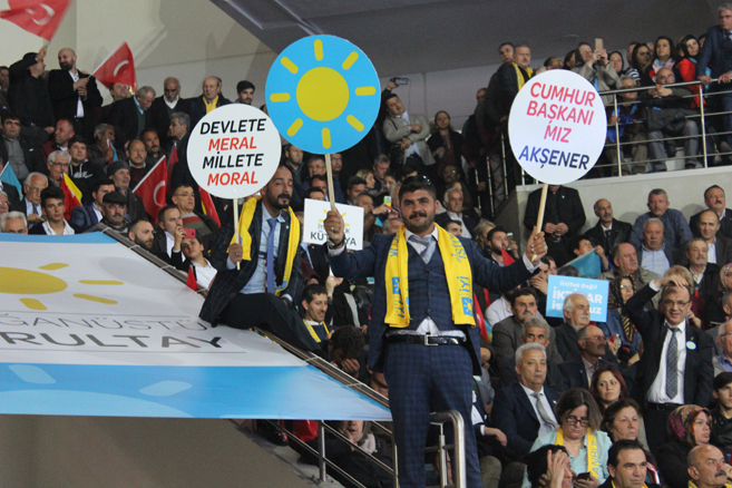 İYİ Parti'nin 1. Olağanüstü Kurultayı Ankara Arena'da gerçekle 11
