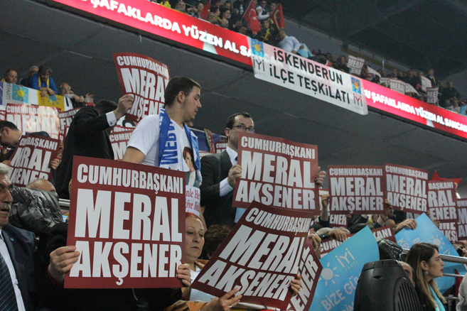 İYİ Parti'nin 1. Olağanüstü Kurultayı Ankara Arena'da gerçekle 19