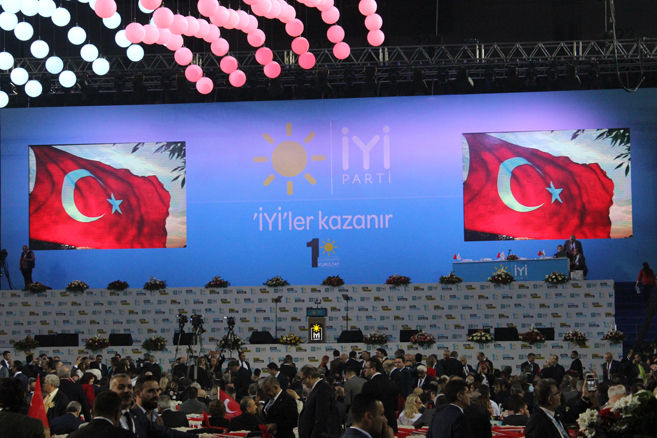 İYİ Parti'nin 1. Olağanüstü Kurultayı Ankara Arena'da gerçekle 2
