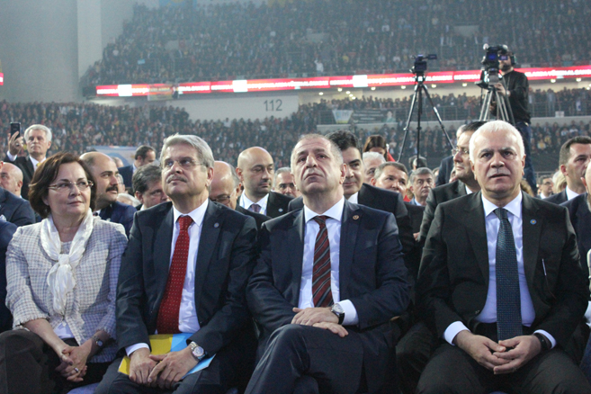 İYİ Parti'nin 1. Olağanüstü Kurultayı Ankara Arena'da gerçekle 25