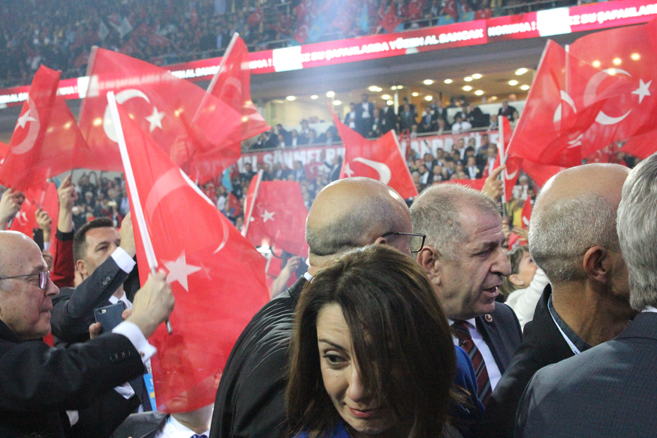 İYİ Parti'nin 1. Olağanüstü Kurultayı Ankara Arena'da gerçekle 26
