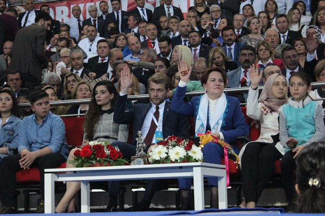 İYİ Parti'nin 1. Olağanüstü Kurultayı Ankara Arena'da gerçekle 4
