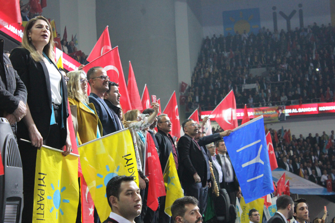 İYİ Parti'nin 1. Olağanüstü Kurultayı Ankara Arena'da gerçekle 8