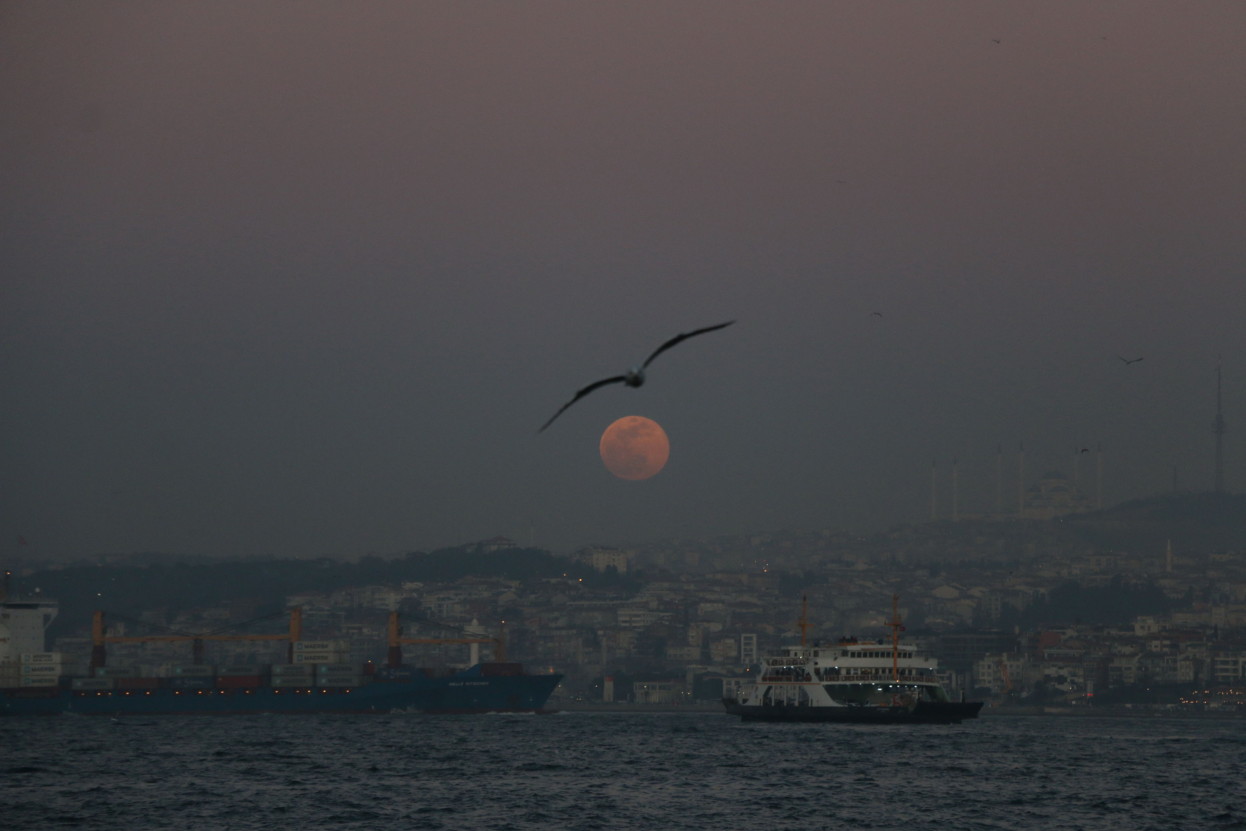 2019'un ilk 'Süper Ay'ı İstanbul'da görenleri büyüle 2