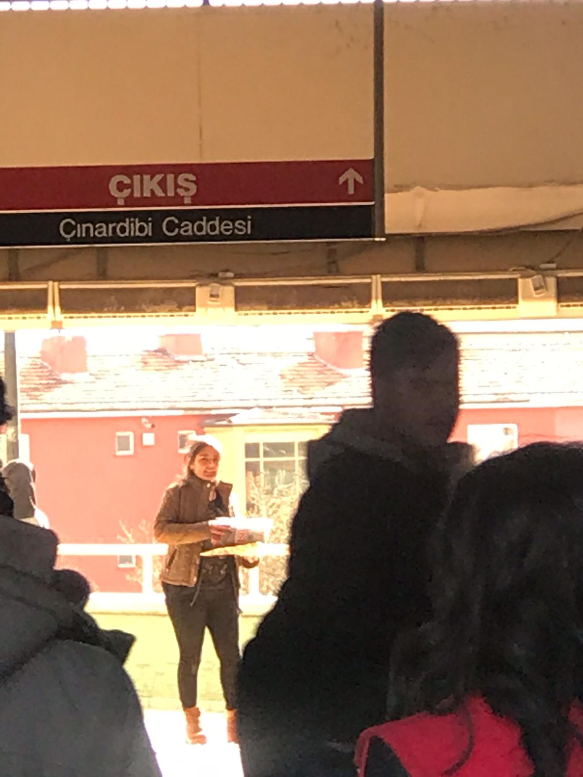 Demirören gazeteyi bedava dağıtıyor, yüzüne bakan yok! 4