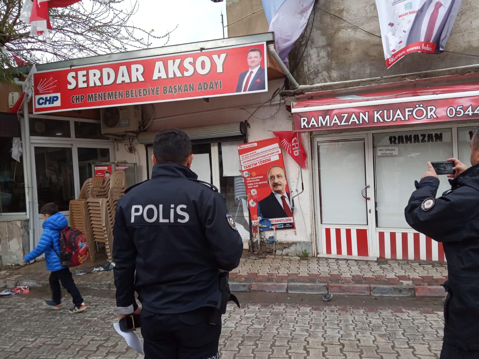 İzmir'de seçim bürosuna gerçekleştirilen saldırıdan kareler 1