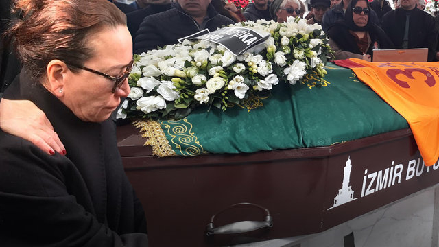 Demet Akbağ'ın eşi Zafer Çika'nın cenaze töreni sonrasında şok 1