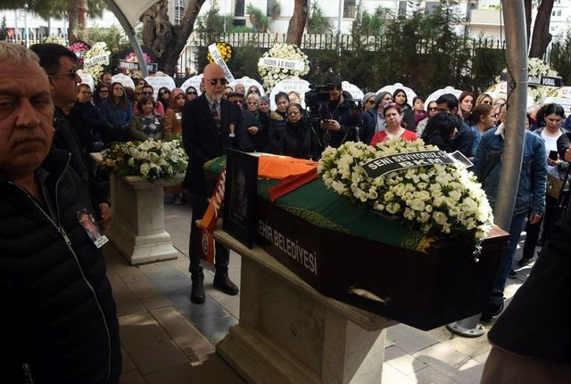 Demet Akbağ'ın eşi Zafer Çika'nın cenaze töreni sonrasında şok 17