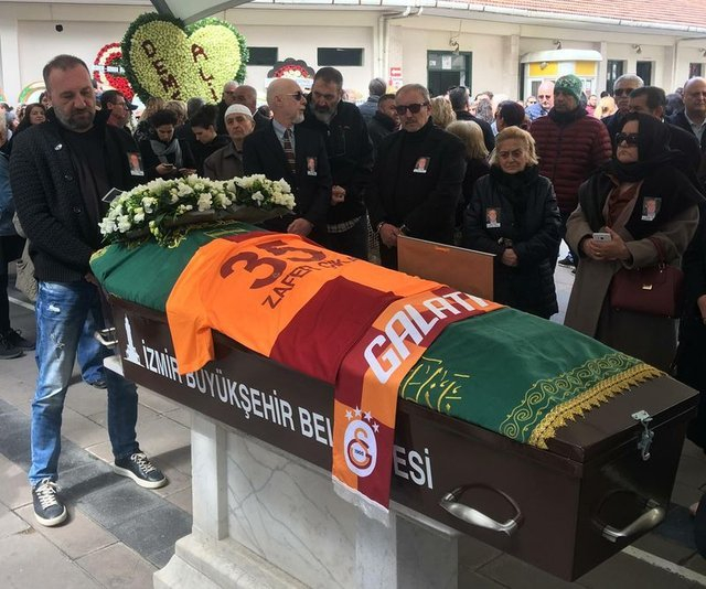 Demet Akbağ'ın eşi Zafer Çika'nın cenaze töreni sonrasında şok 7