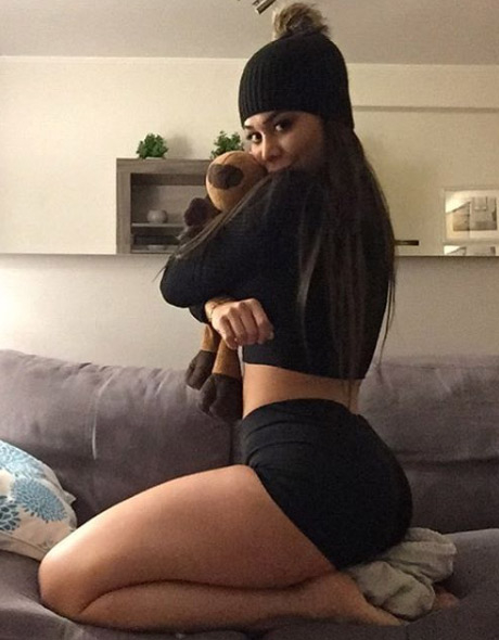 Ünlü modelden ahlaksız teklif: Gol atarsan... 5