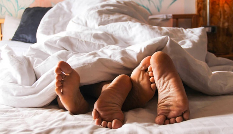 Uzmanlar, uykusuzluk sorunu çekenlere ilginç bir öneride bulunuyor: Seks 13